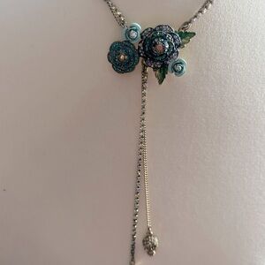 BETSEY JOHNSON SKULL FLORAL NECKLACE
